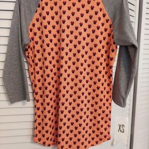 LuLaRoe Grey Sleeve Peach Heart Print Top